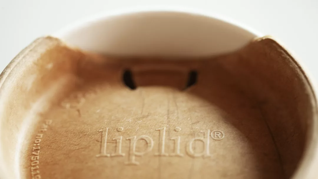 Liplip_cup_lid_close_upweb.jpg