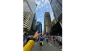 Chicago marathon participant holds their Culligan aluminum water bottle