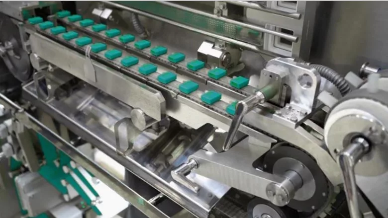 Bouillon cubes getting packaged in Theegarten-Pactec’s BHS machine.