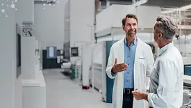 Two ACTEGA employees having a conversation
