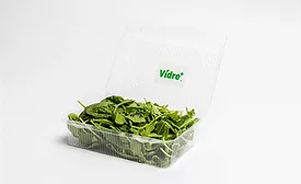 Fresh-Inset-Vidre--holding-spinach.png