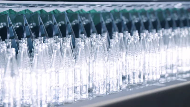 Bottles on Grupo GEPP’s bottling line installed by Sidel.