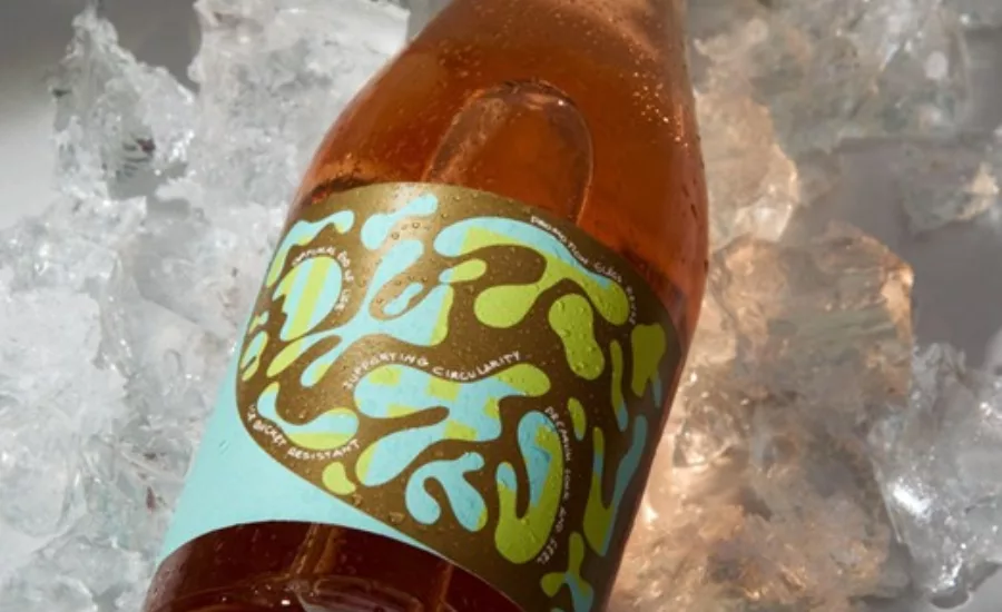 Bottle on a bed of ice utilizing one of Fedrigoni’s wash-off labels.