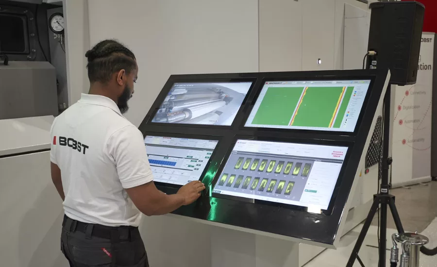 BOBST-Operator-Viewing-Metallizing-Process.png