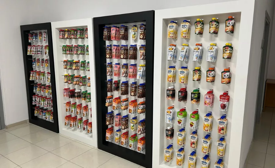 Spouted-pouches-on-shelf.png