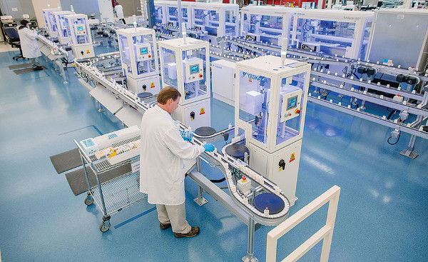 A laboratory assistant places ambient specimens onto the Mayo Medical Laboratories automated sortation system