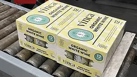 Kingsland’s canned wine in MM Packaging’s full enclosed multipack on a conveyor belt