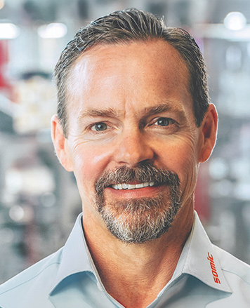 Peter Fox headshot