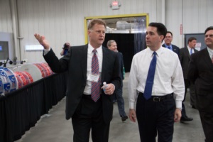 Wis. Gov. at Kendall Packaging Jefferson facility