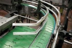 conveyor system, dry running bottle-line, Vincor's double-magnet curves solve chain jumping problem